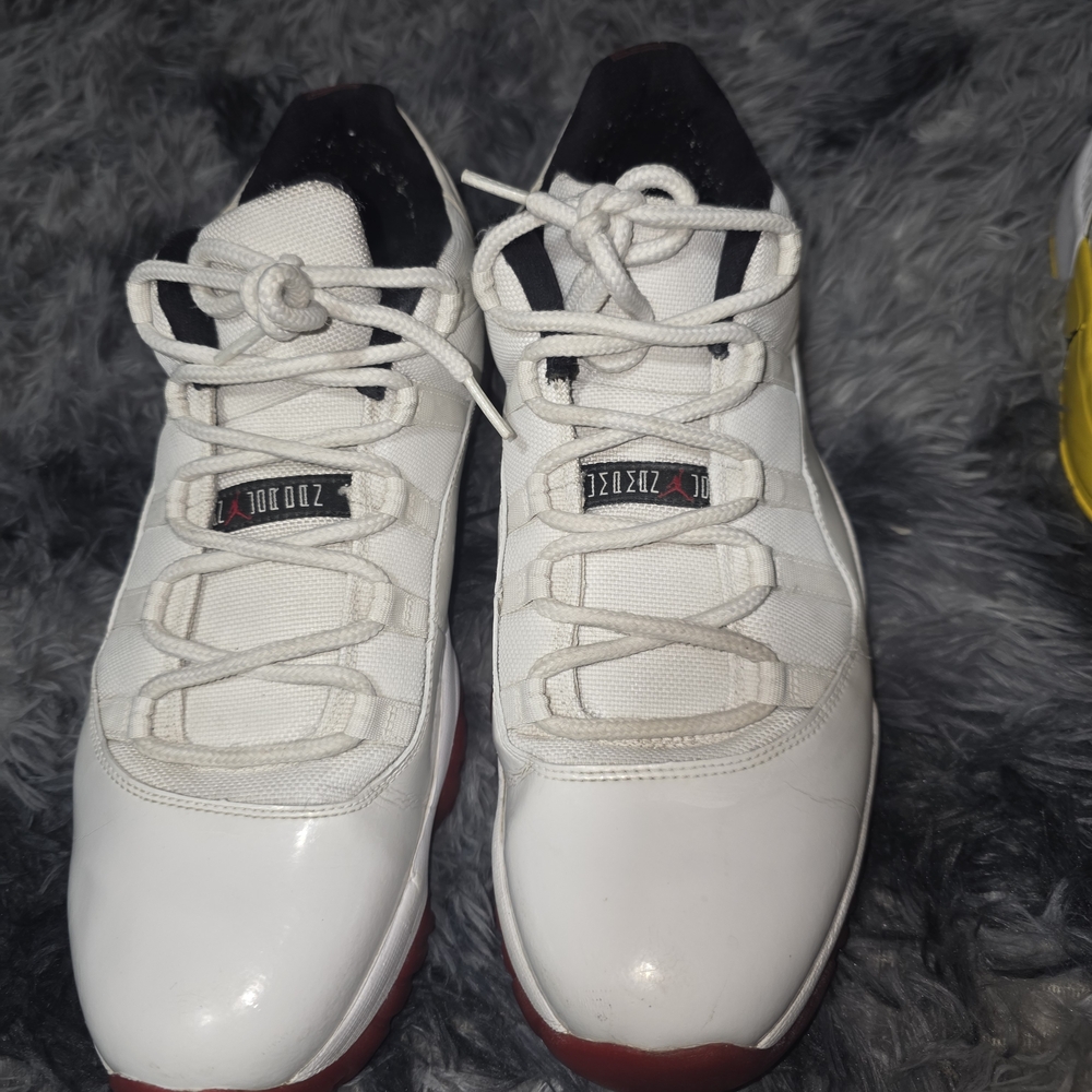 Nike White and Black Athletic Shoes - Picture 2 of 10